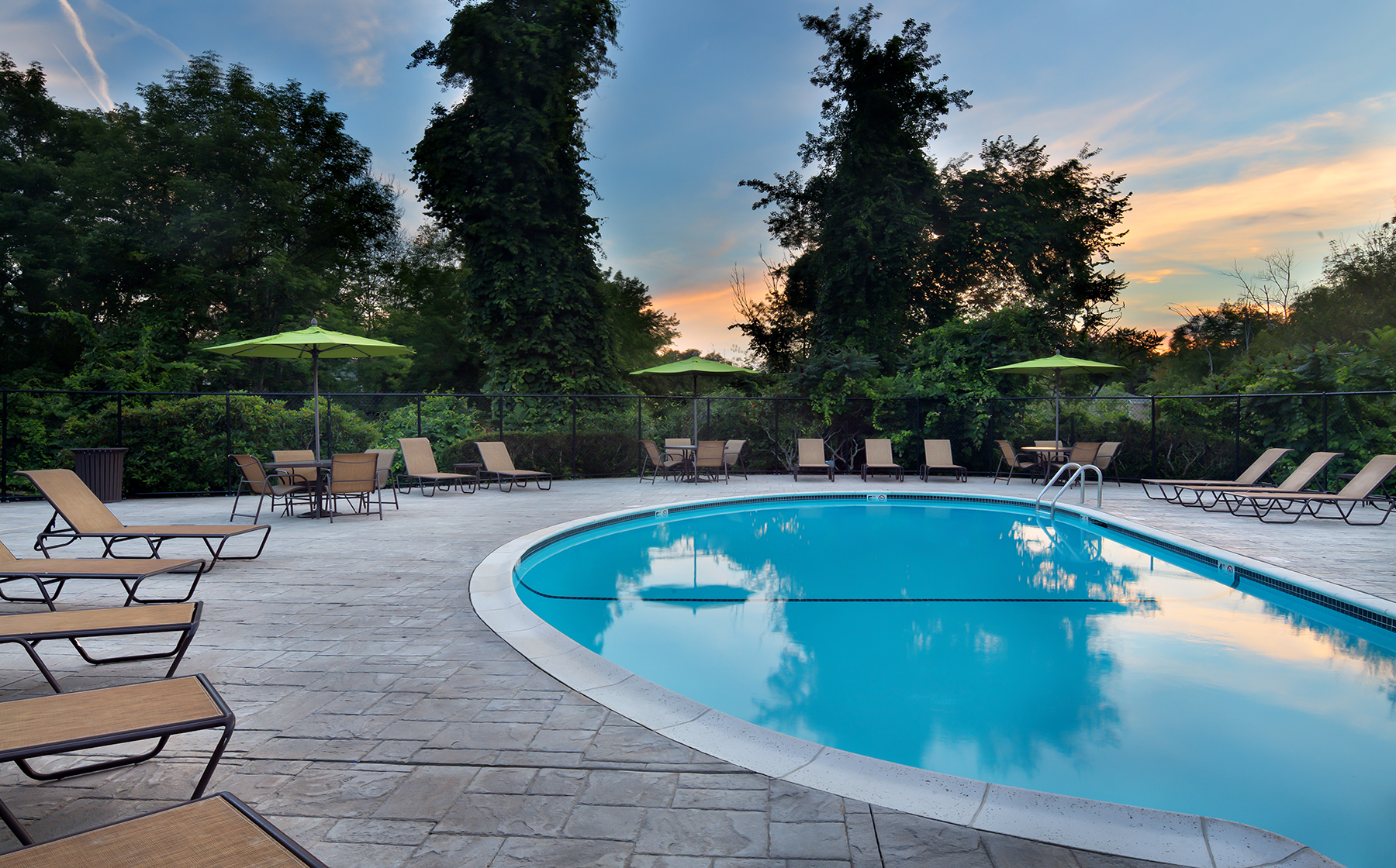 eaves Burlington | AvalonBay Communities