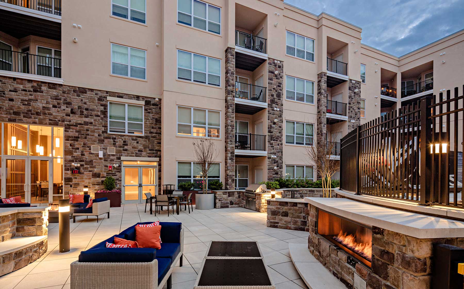 Avalon Rvc Pool Avalon Rockville Centre | AvalonBay Communities